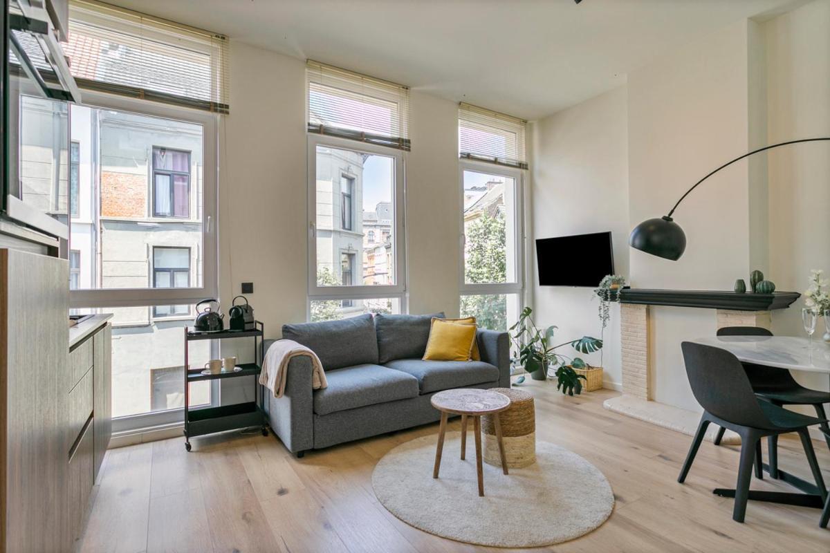 New Renovated Condo's @ Trendy South Appartement